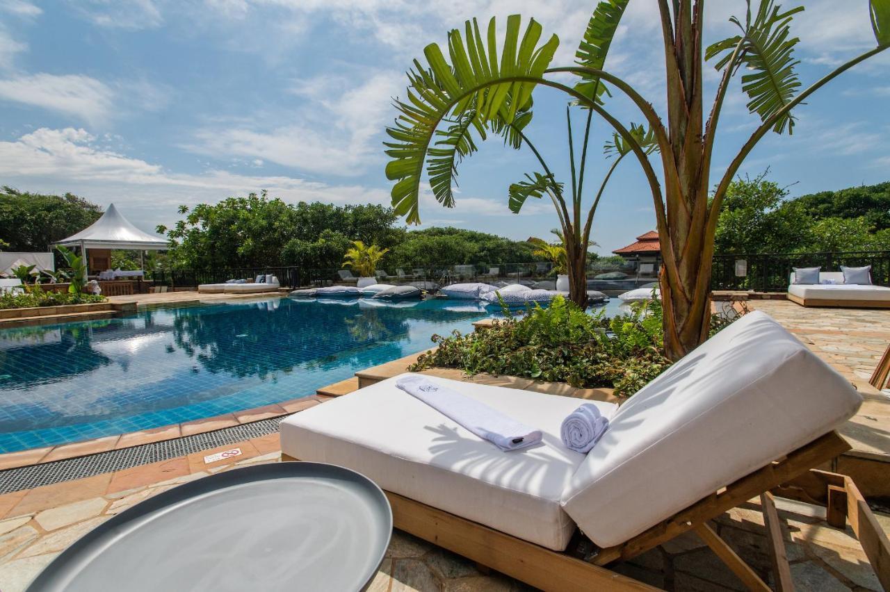 The Capital Zimbali Hotel Ballito Eksteriør billede The pool at the hotel
