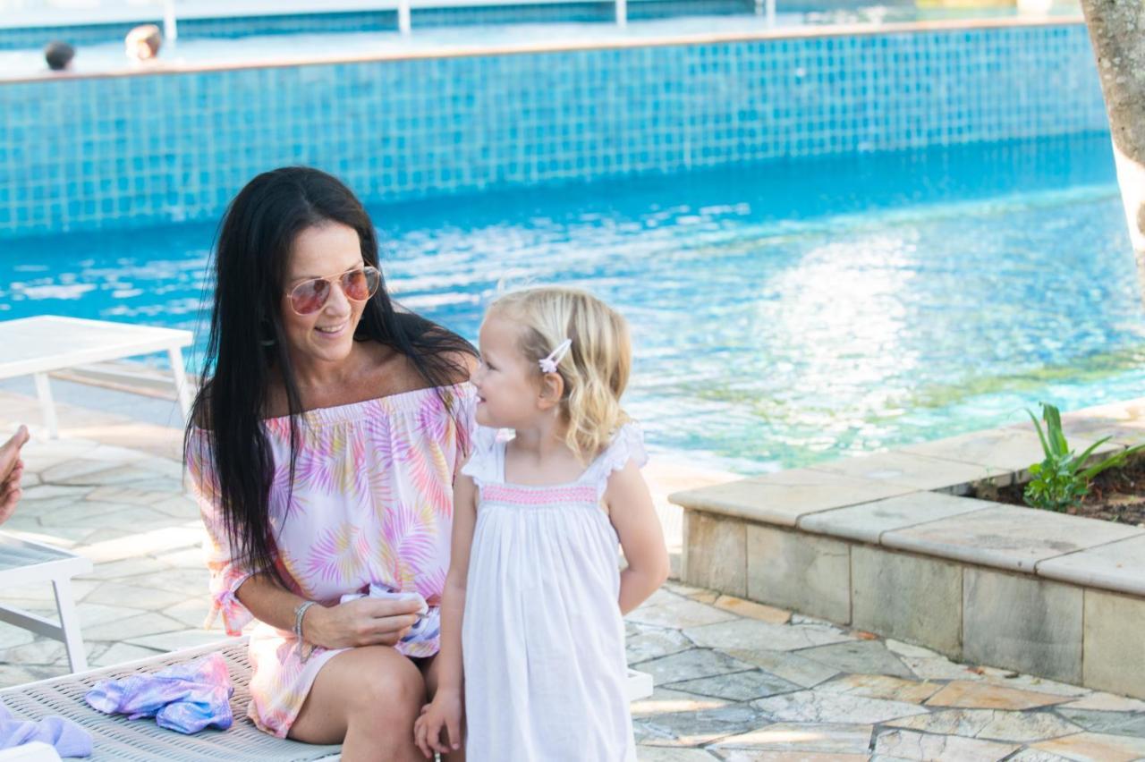The Capital Zimbali Hotel Ballito Eksteriør billede A mother and her daughter