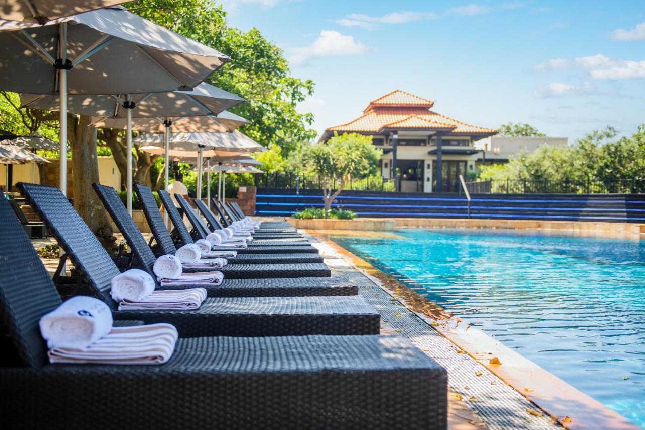 The Capital Zimbali Hotel Ballito Eksteriør billede The swimming pool at the hotel