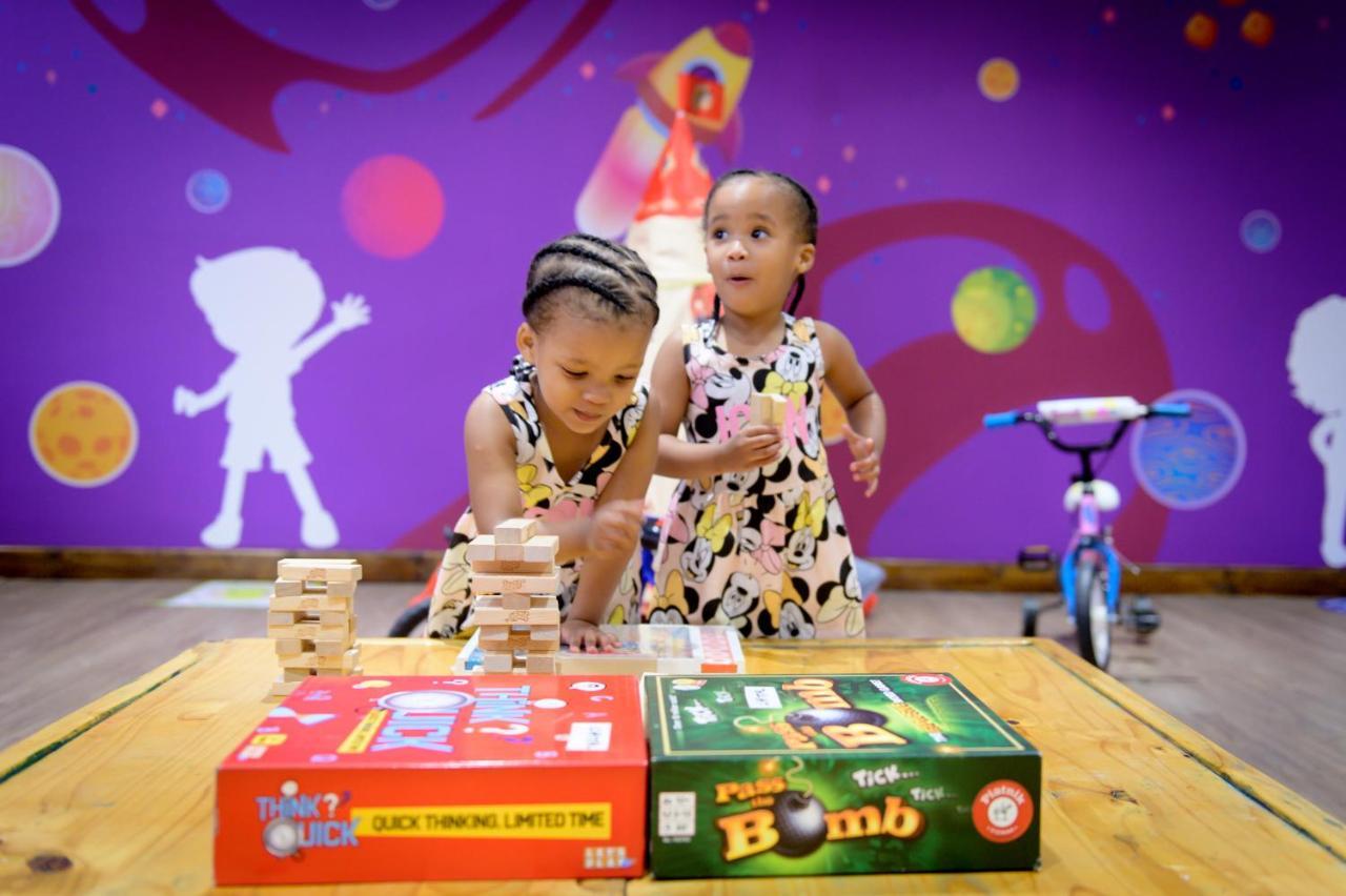 The Capital Zimbali Hotel Ballito Eksteriør billede Two children playing with board games