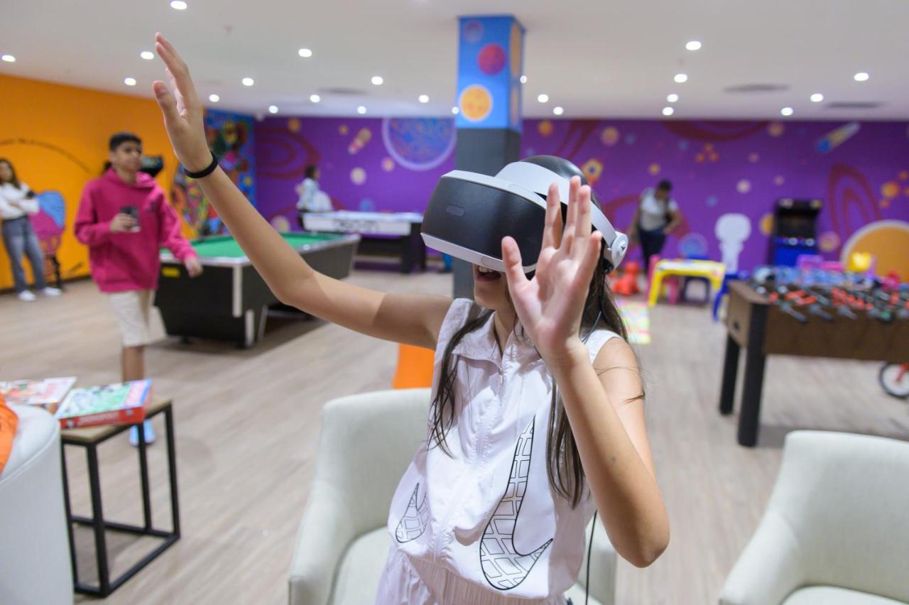 The Capital Zimbali Hotel Ballito Eksteriør billede A child using a PlayStation VR headset