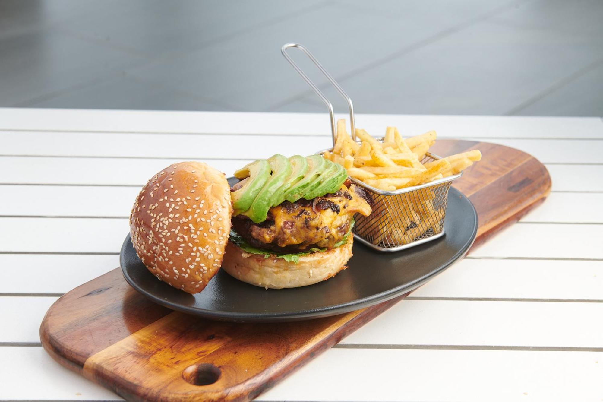 The Capital Zimbali Hotel Ballito Eksteriør billede A vegan burger with avocado and chips