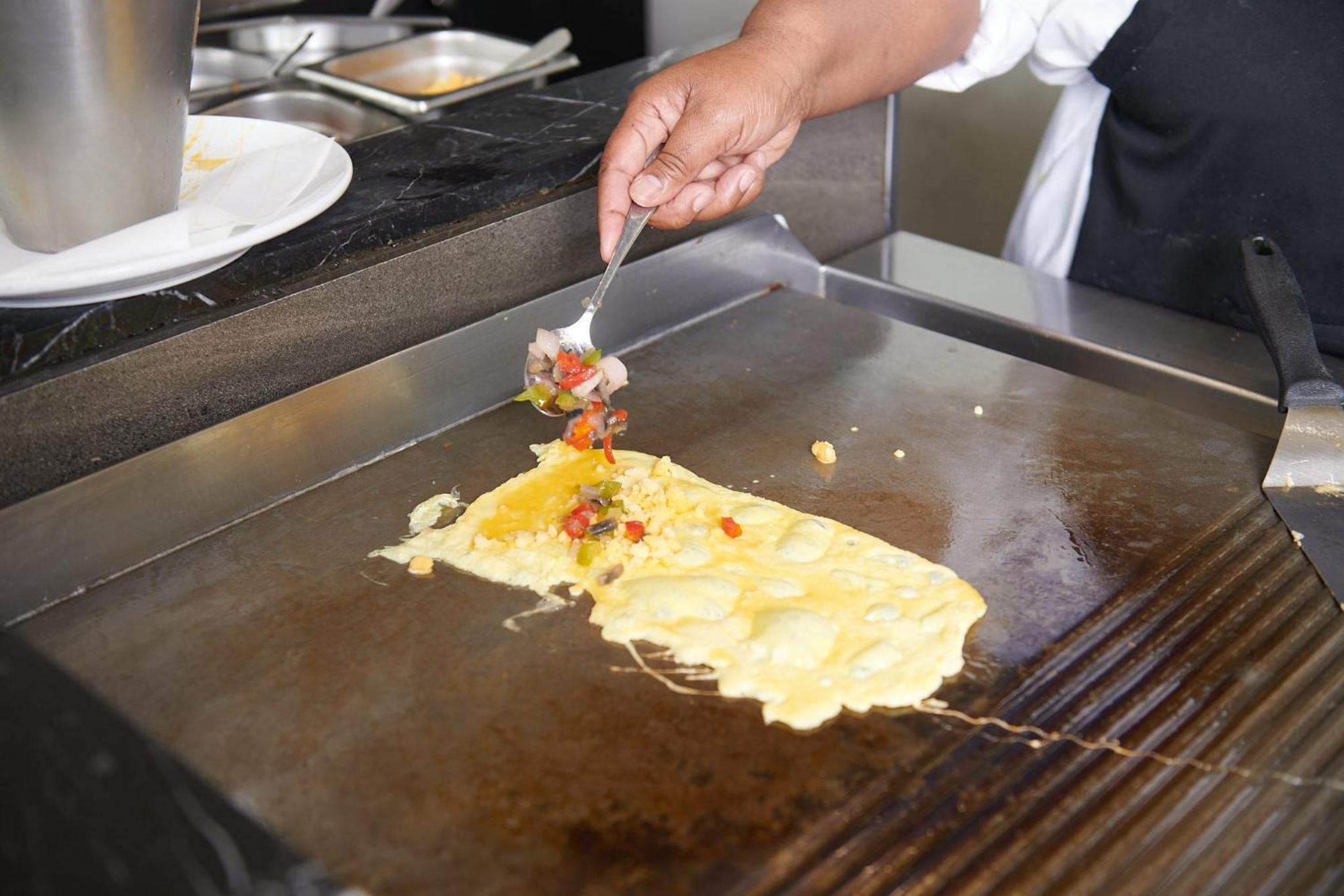 The Capital Zimbali Hotel Ballito Eksteriør billede Preparation of an omelette
