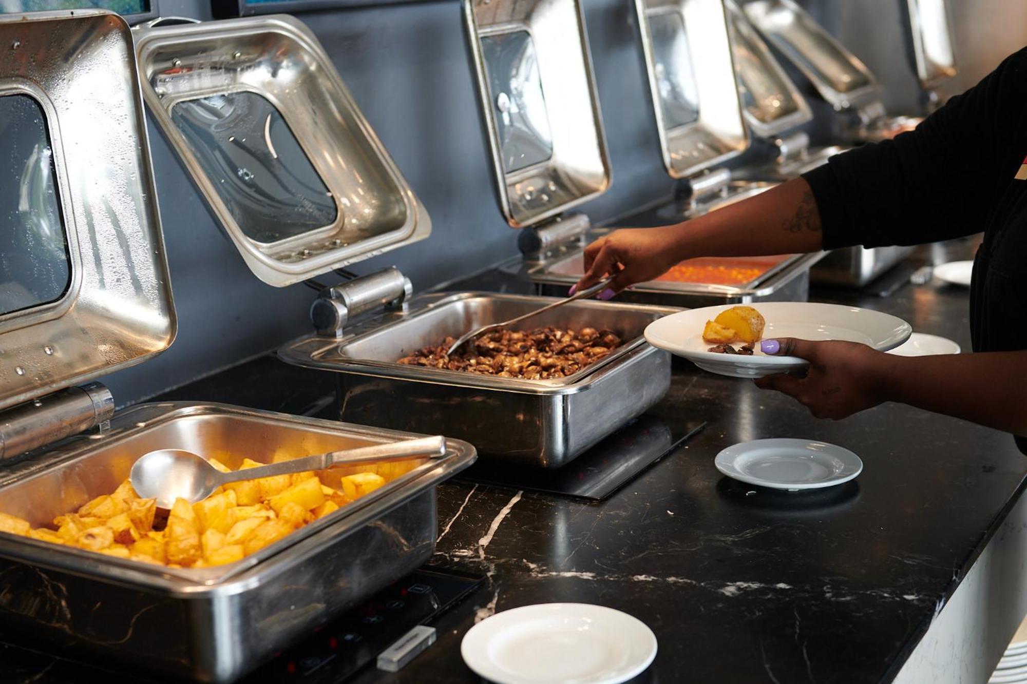 The Capital Zimbali Hotel Ballito Eksteriør billede A chafing dish