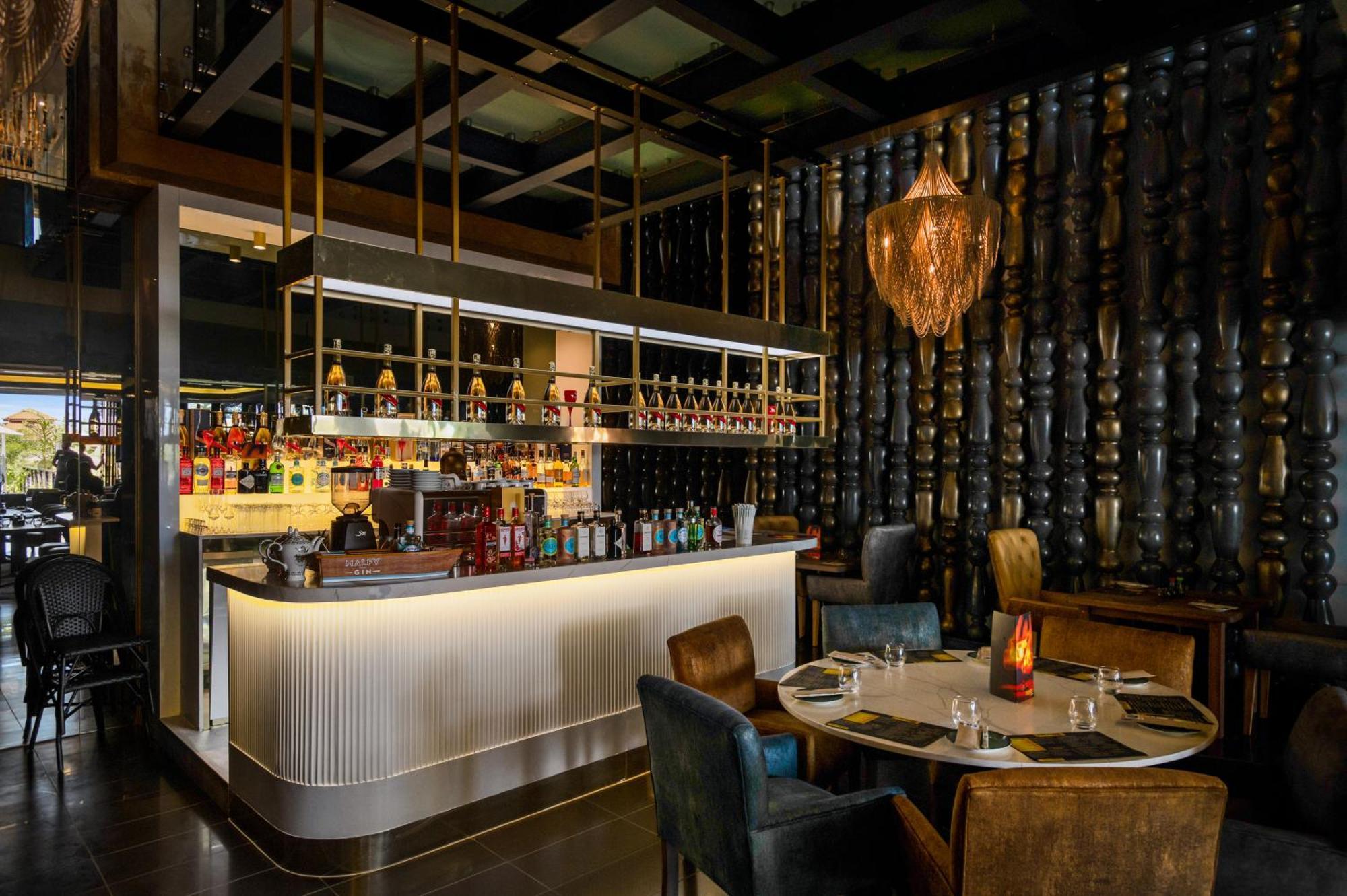 The Capital Zimbali Hotel Ballito Eksteriør billede The bar at the restaurant